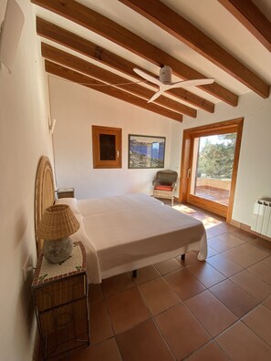 5 slaapkamers, een strijkplank/strijkijzer, gratis wifi, beddengoed