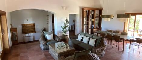 Televisión, chimenea