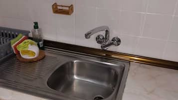 Fridge, microwave, oven, coffee/tea maker