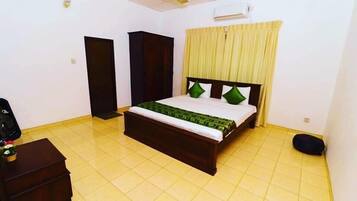 Family Triple Room, Multiple Beds | Premium bedding, pillowtop beds, in-room safe, individually decorated