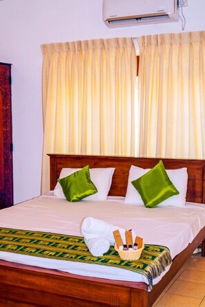 Family Triple Room, Multiple Beds | Premium bedding, pillowtop beds, in-room safe, individually decorated