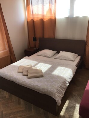 2 bedrooms, in-room safe, iron/ironing board, WiFi