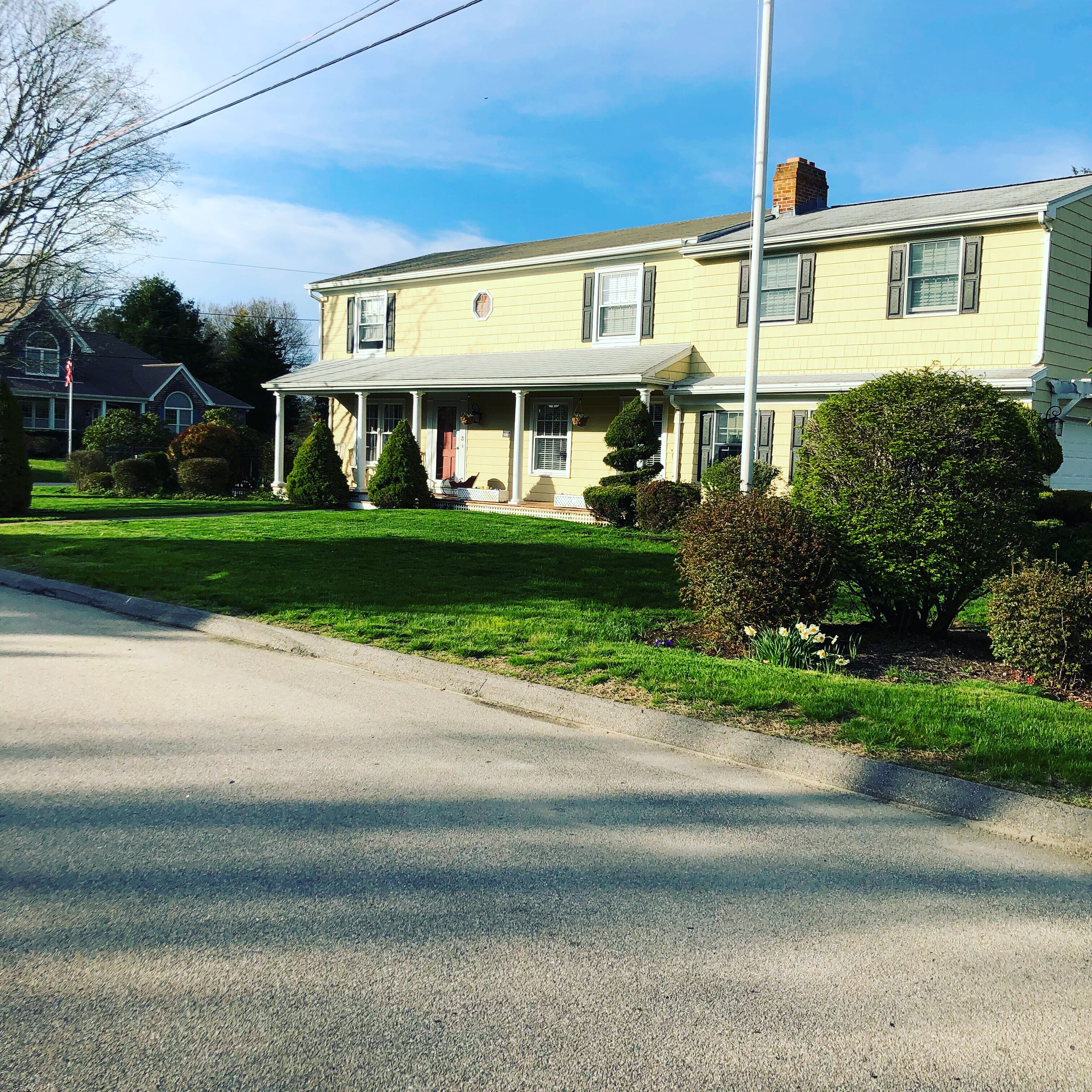 Avondale Sunset, an immaculate personal home that is three minutes from WH!