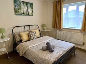 Casa, 3 habitaciones | 3 dormitorios, tabla de planchar con plancha, wifi gratis y ropa de cama