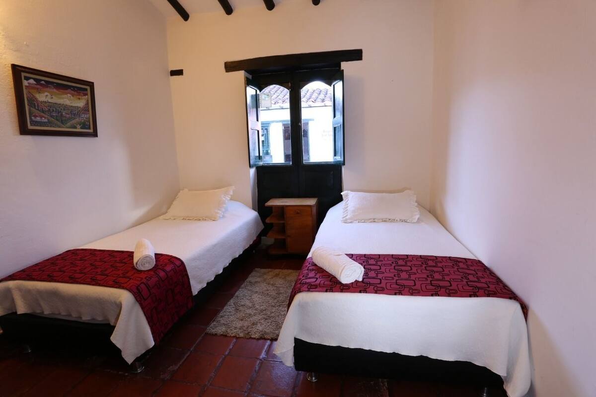 Habitación con 2 camas individuales