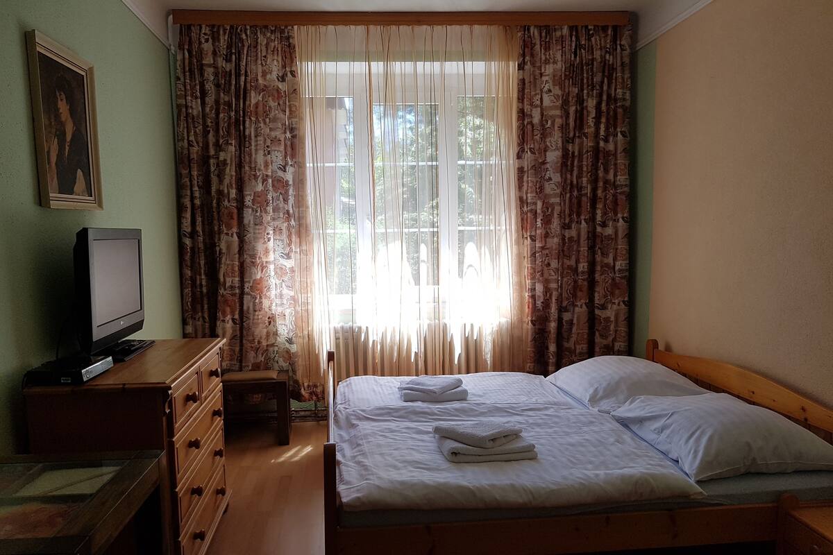 Chambre familiale | AccĂšs au Wi-Fi (inclus), literie fournie