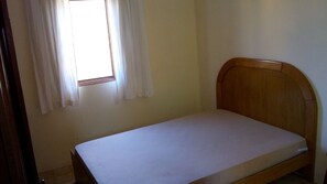 2 bedrooms, desk, iron/ironing board