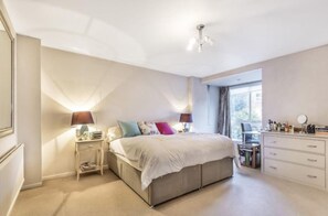 아파트 (3 Bedrooms) | 3 개의 침실, 침대 시트