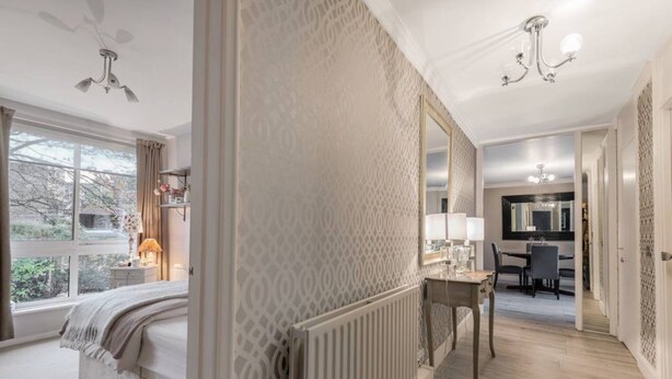 Room - Modern 3 Bedroom Flat in Battersea Square (London)