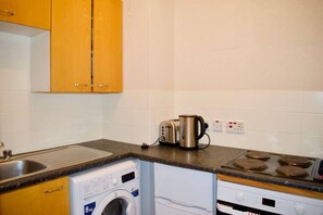 Oven, stovetop, cookware/dishes/utensils