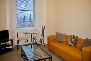 TV - 2 Bedroom Flat in Fountainbridge (Edinburgh)