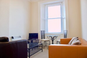 TV - 2 Bedroom Flat in Fountainbridge (Edinburgh)