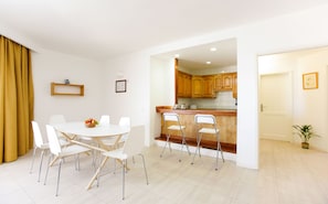 Standard Apartment, 2 Bedrooms | Living area