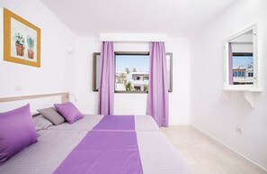 Blackout curtains, iron/ironing board, cots/infant beds, WiFi - Club Oceano (Tías)