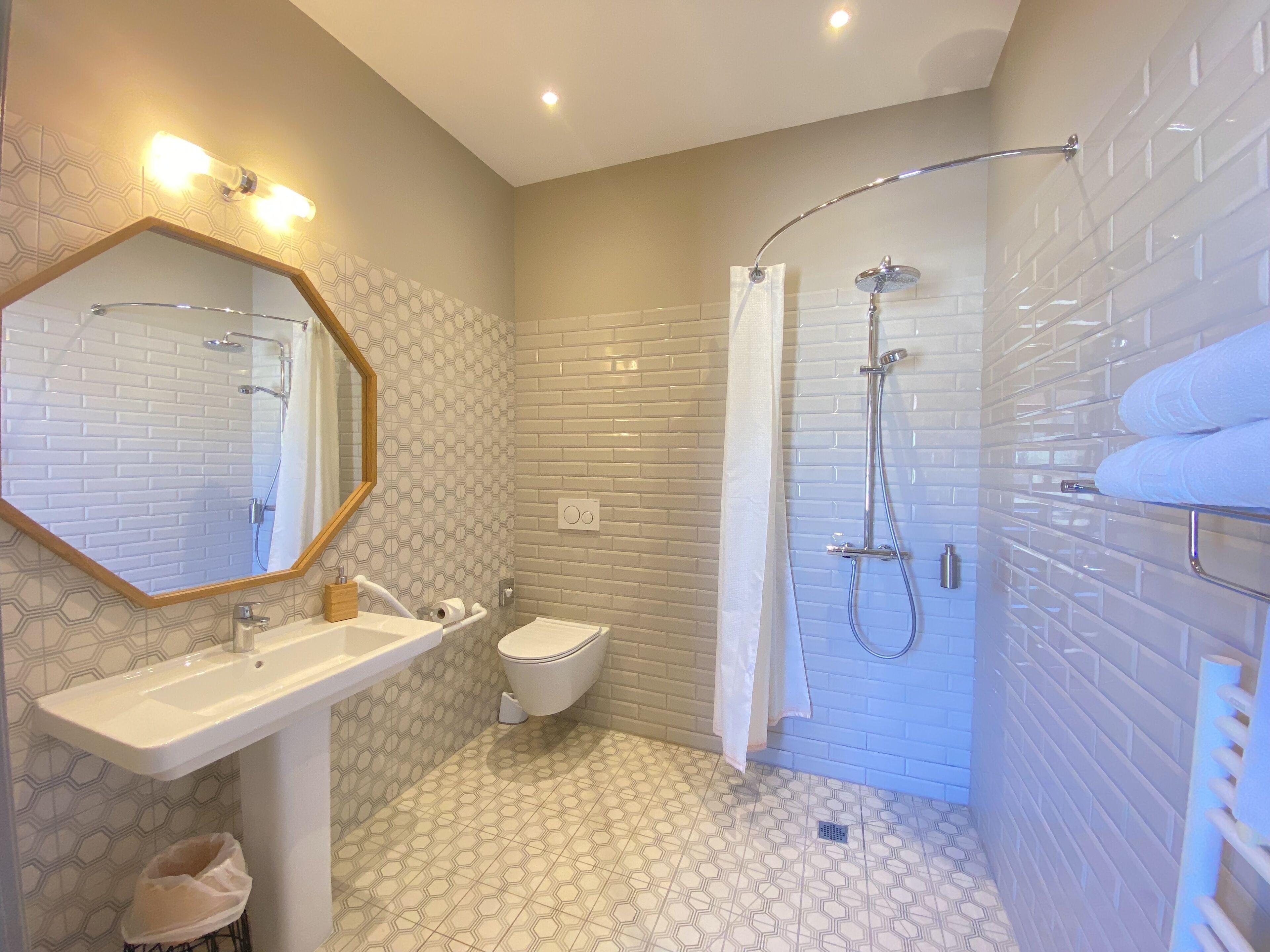 Comfort Double Room, Accessible, Private Bathroom | Bathroom