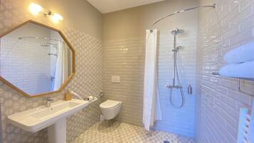 Comfort Double Room, Accessible, Private Bathroom | Bathroom