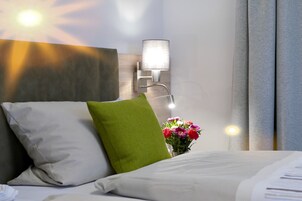 Escritorio, sistema de insonorización, camas supletorias y wifi gratis