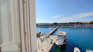 Luxury Apartment, 2 Bedrooms, Sea View | City view