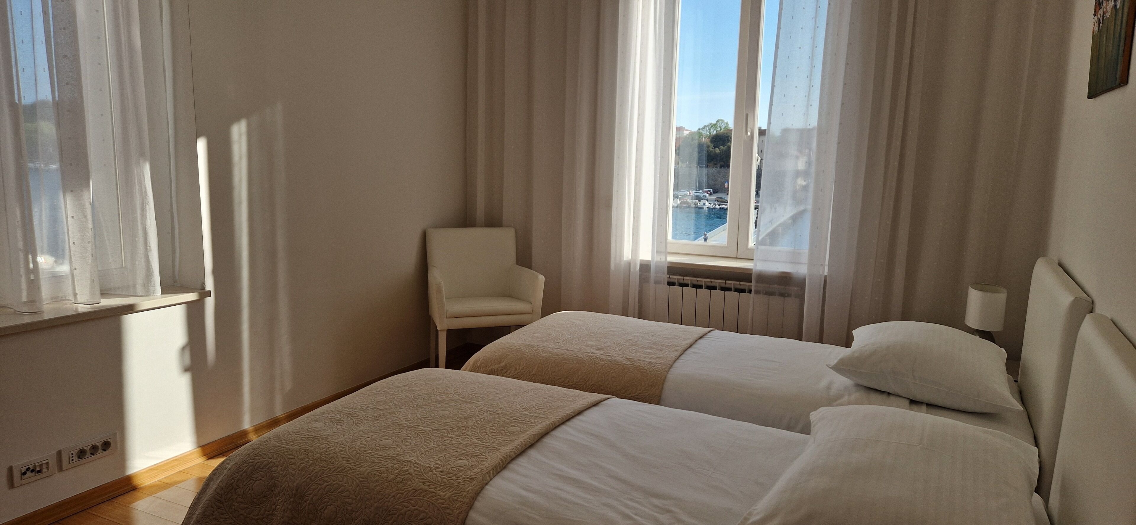 Luxury-Apartment, 2 Schlafzimmer, Meerblick | 2 Schlafzimmer, Zimmersafe, schallisolierte Zimmer