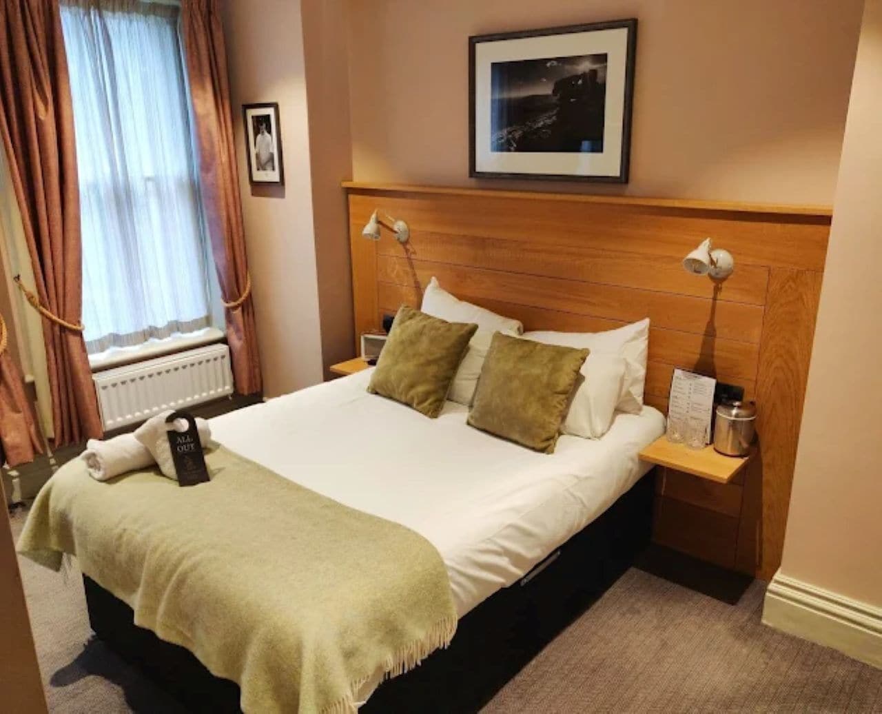 Quarto casal | Escrivaninha, ferros/tábuas de passar roupa, Wi-Fi de cortesia