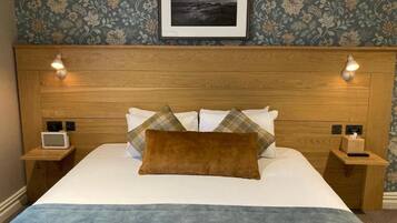 Deluxe Double or Twin Room | Desk, iron/ironing board, free WiFi, bed sheets