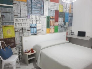 Habitación doble, balcón | Escritorio, sistema de insonorización, cunas (de pago) y wifi gratis