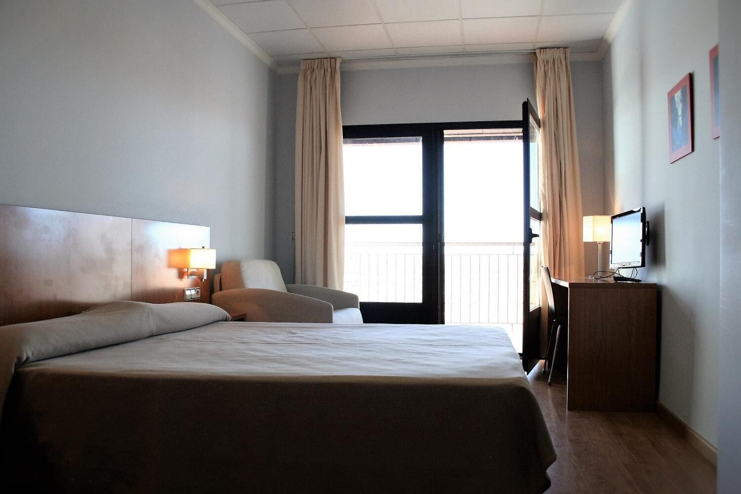 Desk, free cots/infant beds, free WiFi, bed sheets