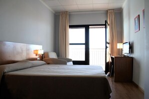 Desk, free cots/infant beds, free WiFi, bed sheets - Ashotels Monreal Del Campo (Monreal del Campo)