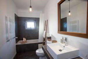 Villa, 2 Bedrooms | Bathroom | Hair dryer, towels, soap, toilet paper