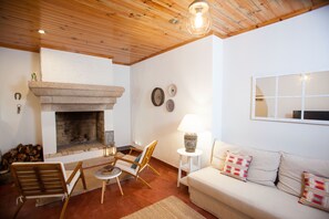 빌라, 침실 2개 | 거실 공간 | 평면 TV