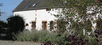 La Colombe - Luxury 2 bedroom holiday home with heated pool in the Loire Valley