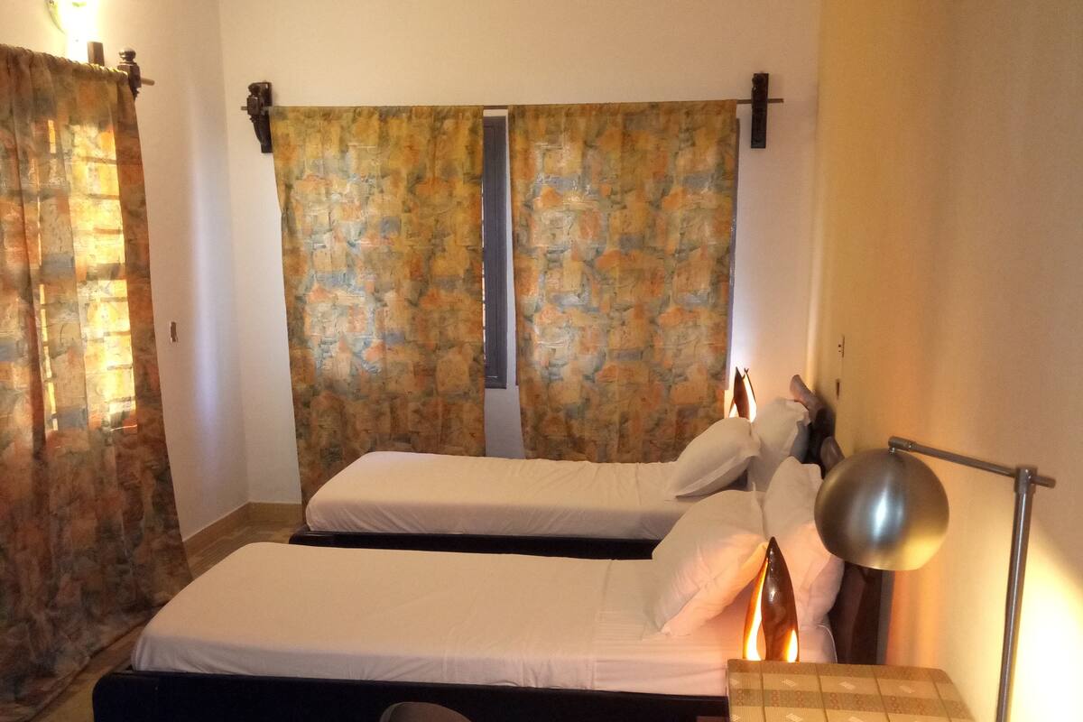 Twin Room, 2 Twin Beds, Non Smoking | Laptop workspace, blackout drapes, rollaway beds (surcharge)