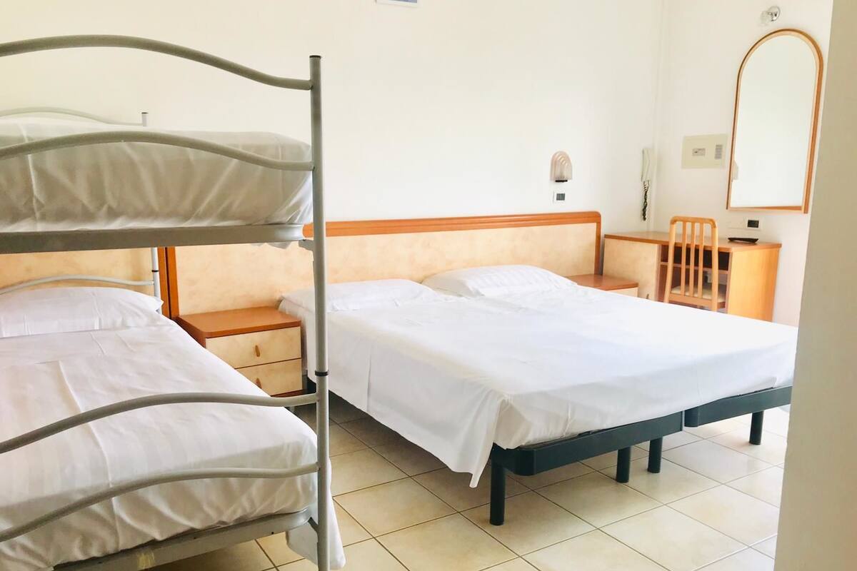 Family Room | In-room safe, free cribs/infant beds, free WiFi, bed sheets