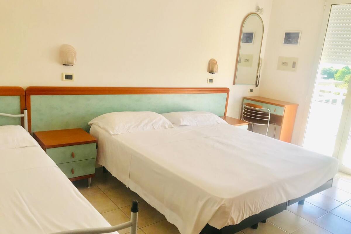 Triple Room | In-room safe, free cribs/infant beds, free WiFi, bed sheets