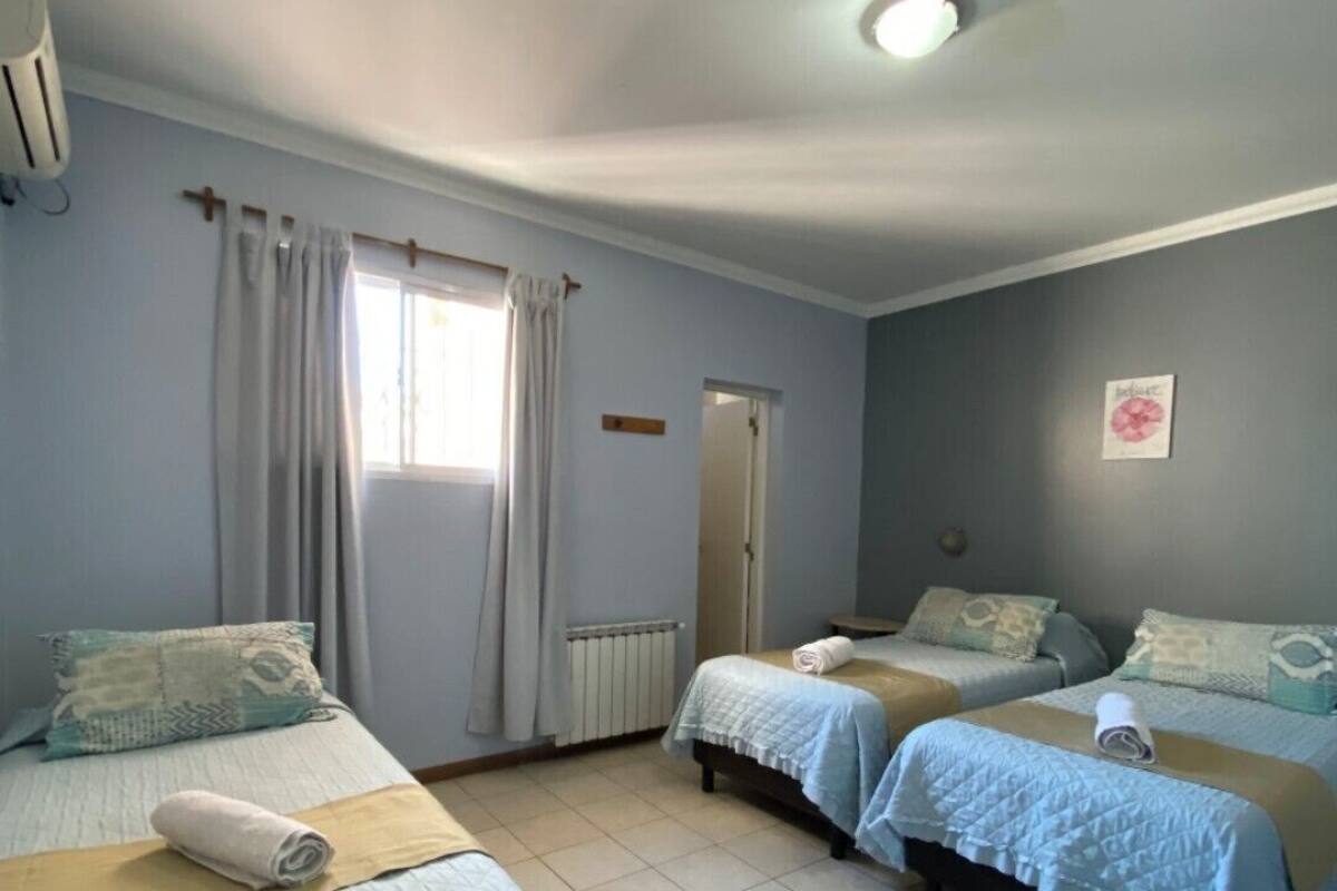 Habitación triple estándar, varias camas | 암막 커튼, 다리미/다리미판, 무료 WiFi, 각각 다르게 가구 비치