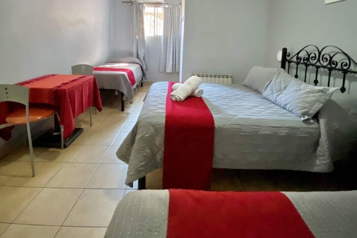 Familie vierpersoonskamer, 1 slaapkamer | 1 slaapkamer, individueel gemeubileerd, verduisterende gordijnen