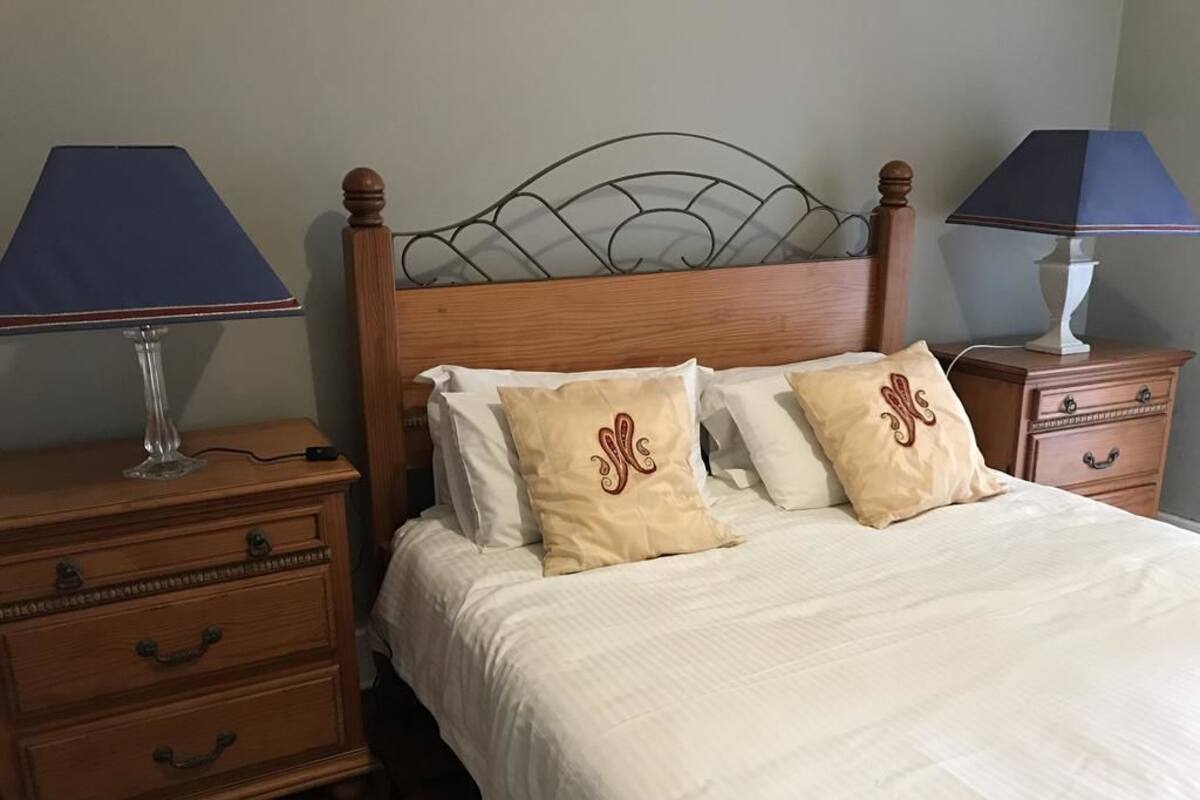 Premium bedding, iron/ironing board, bed sheets, wheelchair access