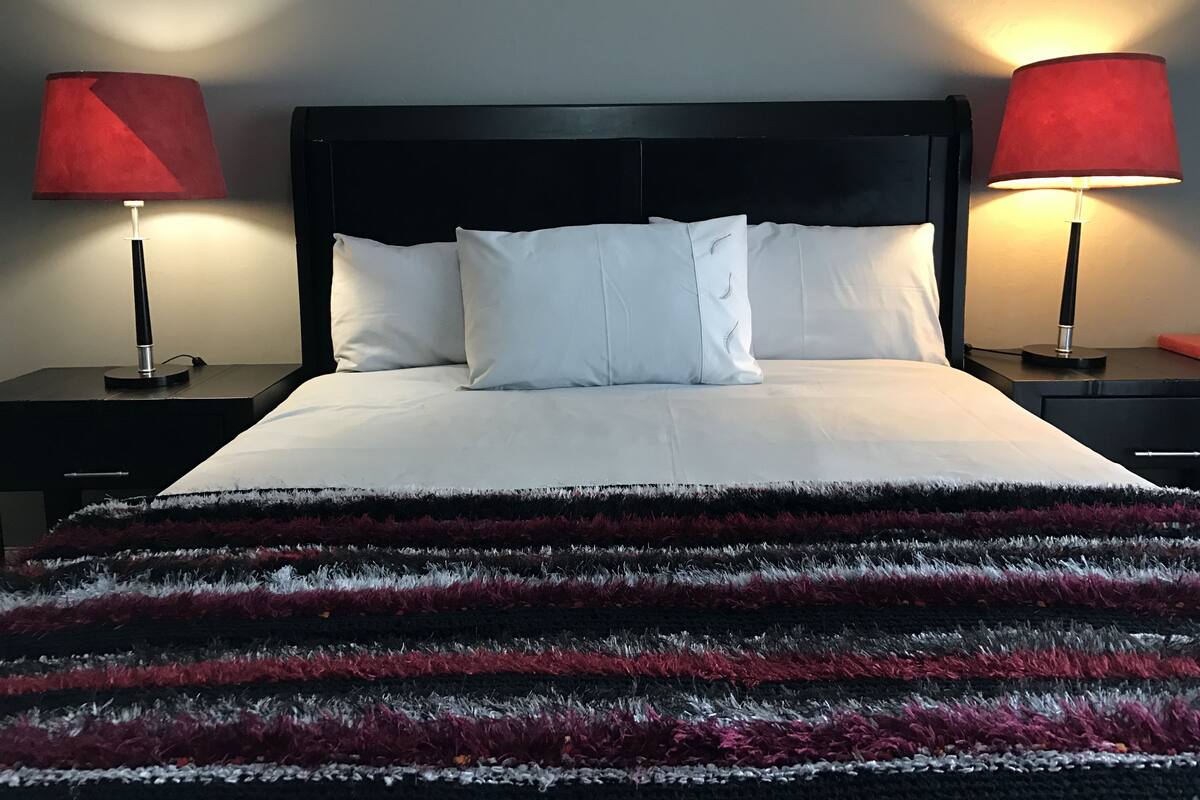 Premium bedding, iron/ironing board, bed sheets, wheelchair access