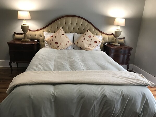 Executive Room (with Seating) | Premium bedding, iron/ironing board, bed sheets, wheelchair access