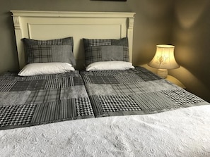 Room, 2 Single Beds | Premium bedding, iron/ironing board, bed sheets, wheelchair access