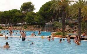 Piscina a l'aire lliure de temporada 