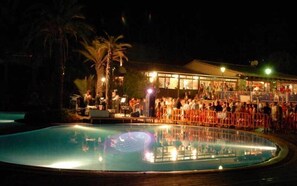 Front of property - evening/night - Camping Cala Montgó (L'Escala)
