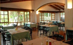 Desayuno a la carta todos los días (con cargo)