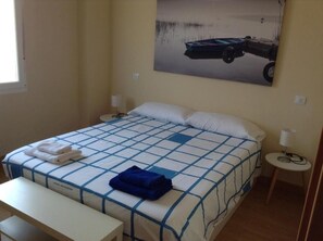 4 bedrooms, desk, free cribs/infant beds, free WiFi - Zamora Apartments (Zamora)