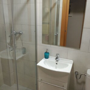 Apartment, 4 Bedrooms, Terrace (10 personas) | Bathroom | Shower, free toiletries, hair dryer, bidet - Zamora Apartments (Zamora)