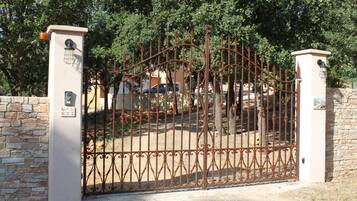 Enceinte de lâhĂ©bergement