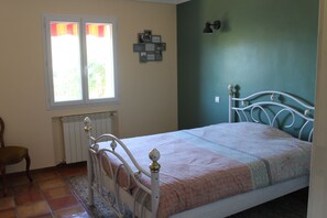 4 chambres, fer et planche à repasser, Wi-Fi gratuit, draps fournis