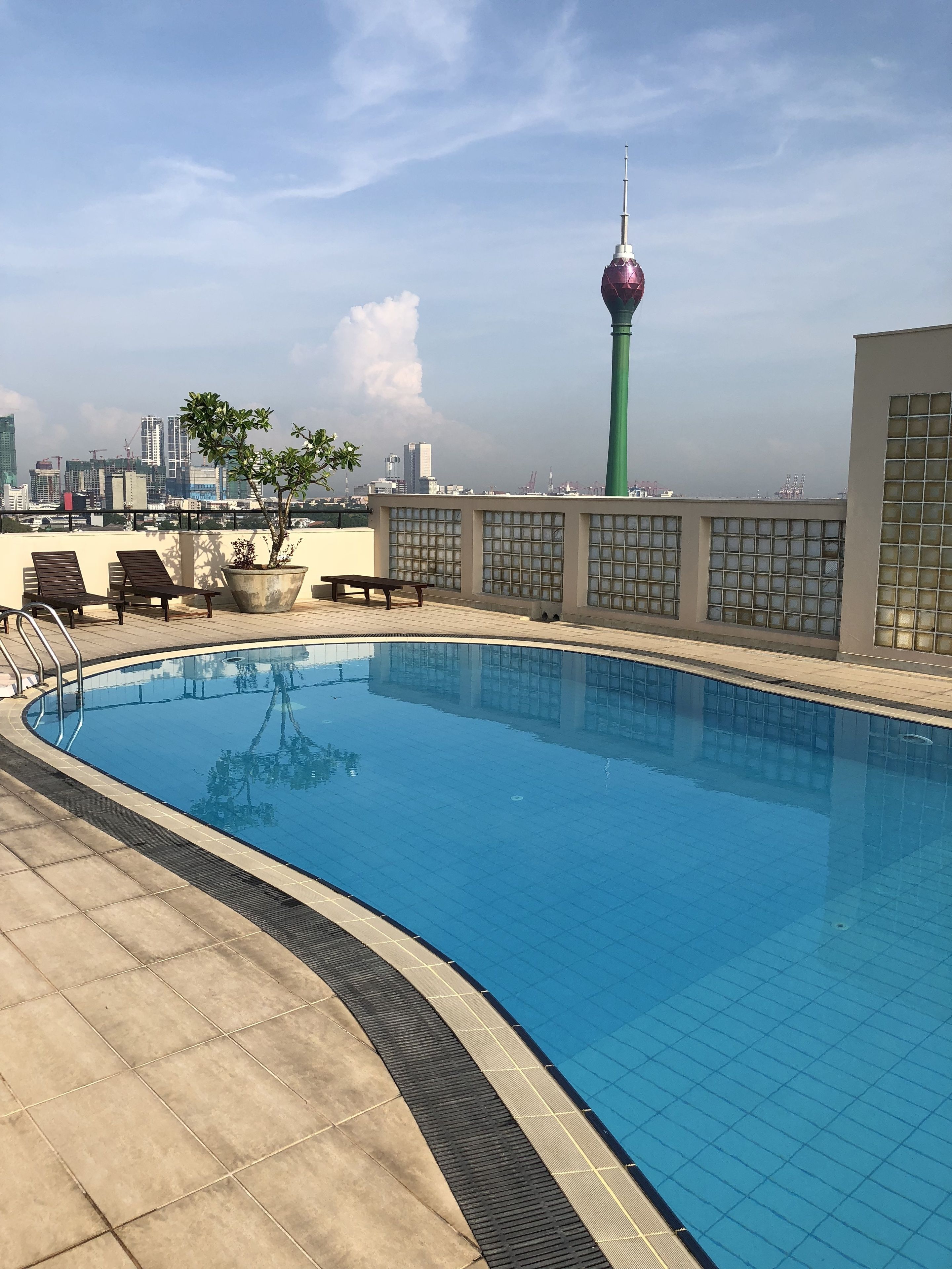 Kapalı yüzme havuzu 