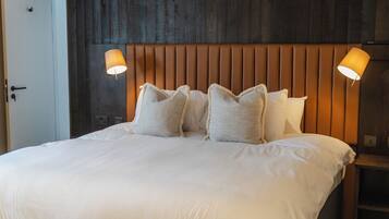 Superior Quadruple Room, City View | Free WiFi, bed sheets