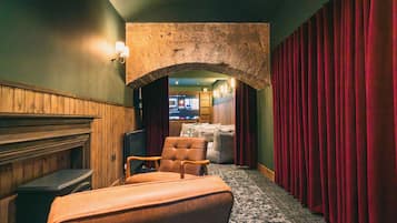 Bar lounge